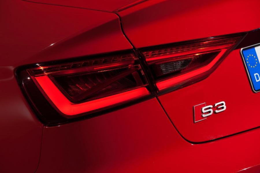 Детали экстерьера Audi S3 Sedan (8V) 2013 года  (WW) (фото 15 из 95)